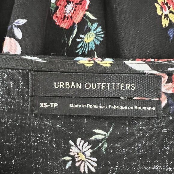 Urban Outfitters Womens Black Floral Sleeveless Button Down Romper Size XS - Picture 6 of 6
